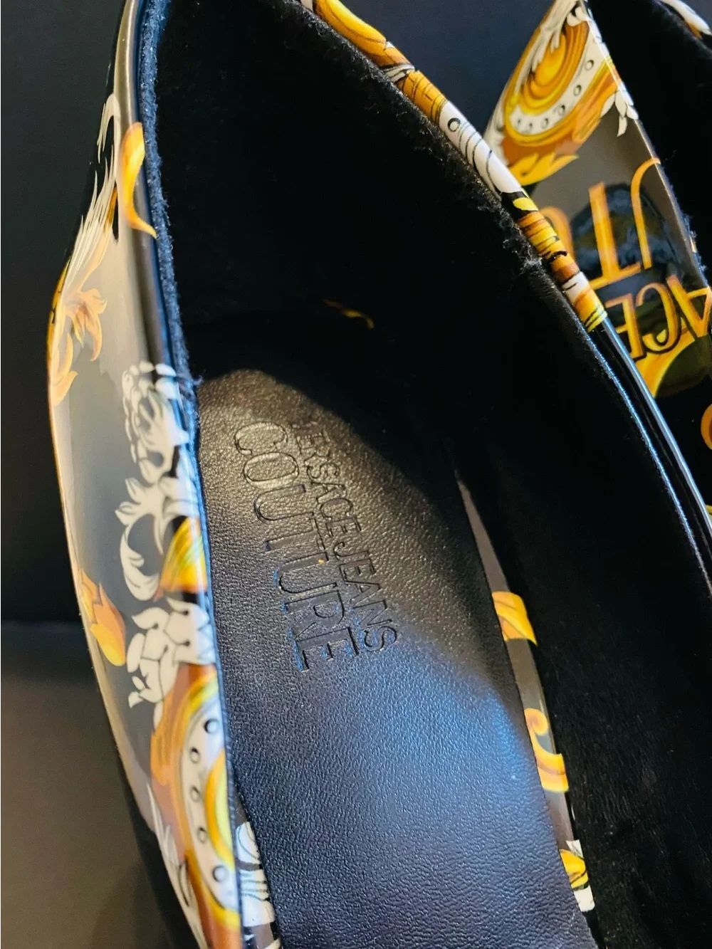🛍️ VERSACE JEANS COUTURE AUTHENTIC BAROQUE PRINT TOE CAP STILETTO PUMPS NWOT - Picture 15 of 17